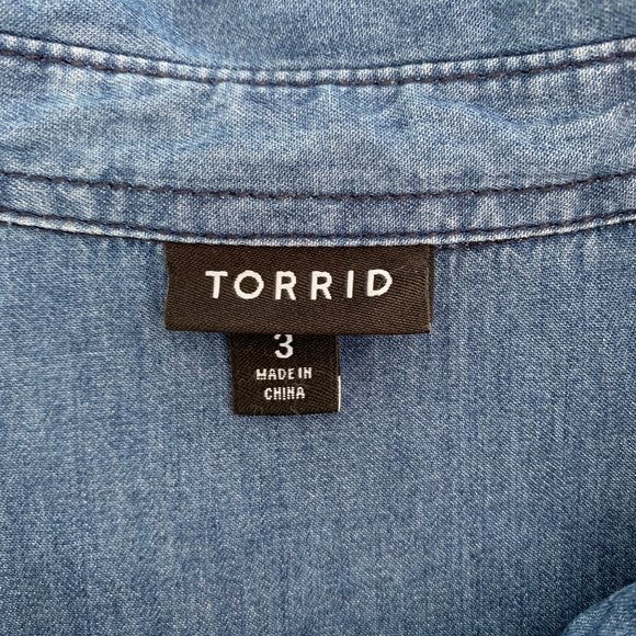 TORRID Medium Wash Button Front Long Sleeve Denim Shirt - Picture 3 of 5